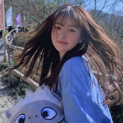 2025高清真人女生微信头像