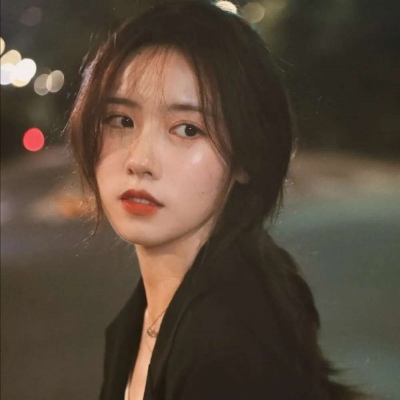2025年最好看的女生头像真人版图片