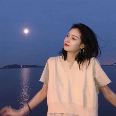 2025年最好看的女生头像真人版图片
