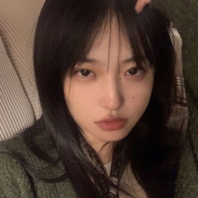 2025年女生微信头像真人版