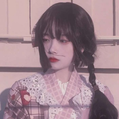 2025年最好看的女生头像真人版图片