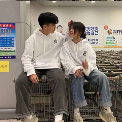 2025年情侣网图双人头像图片