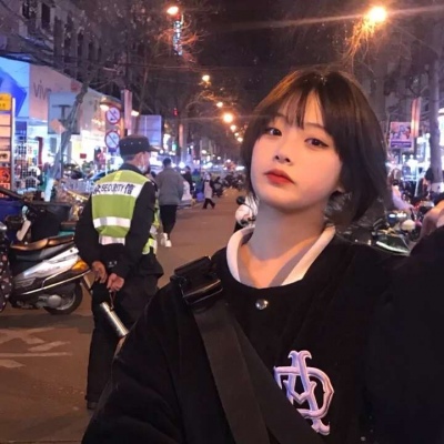 2025最火壁纸女生头像图片