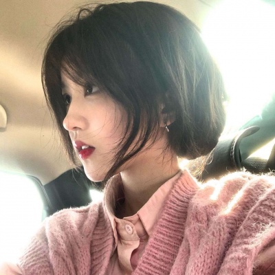 2025年最好看的女生头像真人版图片