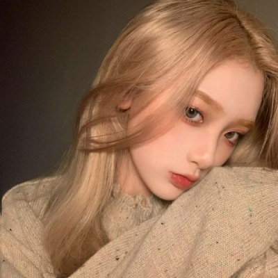 2025新版微信头像女生真人照片大图