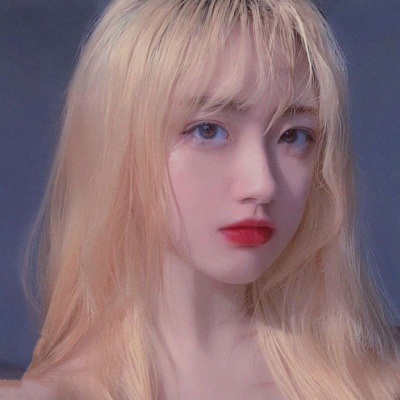 2025年最好看的女生头像真人版图片