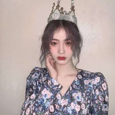 2025年流行微信头像女生照片
