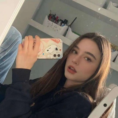 2025年真人女生最新微信头像