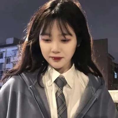 2025年流行微信头像女生照片