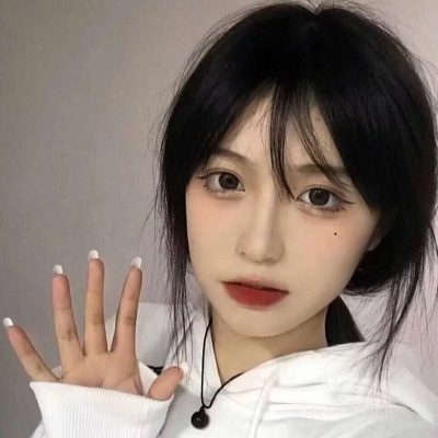 2025年最好看的女生头像真人版图片