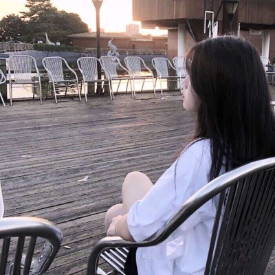 2025最火壁纸女生头像图片
