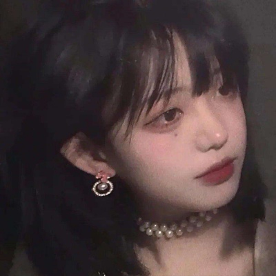 2025年流行的的女生头像图片