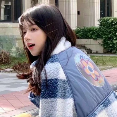 2025超火青春女生微信头像
