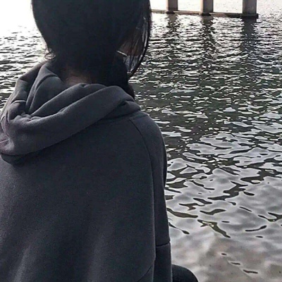 2025年流行的的女生头像图片