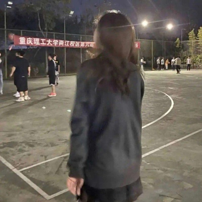 2025年流行的的女生头像图片