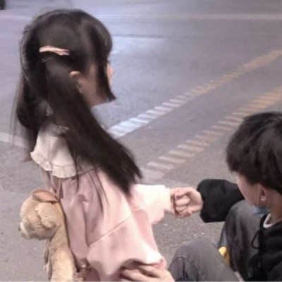 一左一右微信情侣头像