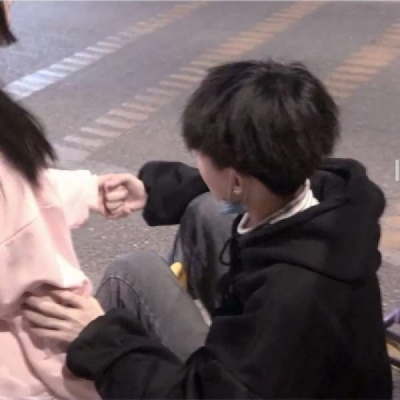 一左一右微信情侣头像