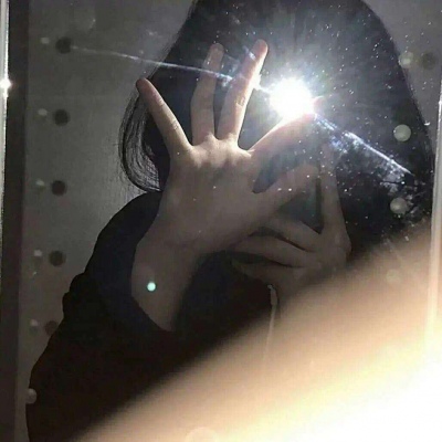2025年流行的的女生头像图片