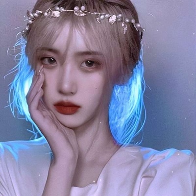 2025最火真人女头