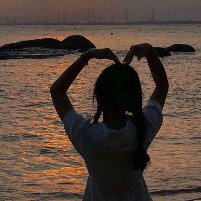 2025年流行的的女生头像图片
