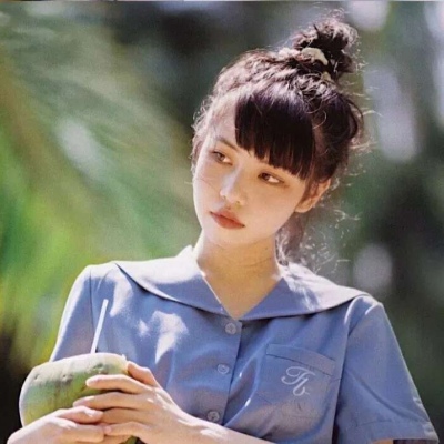 2025青春女生微信头像