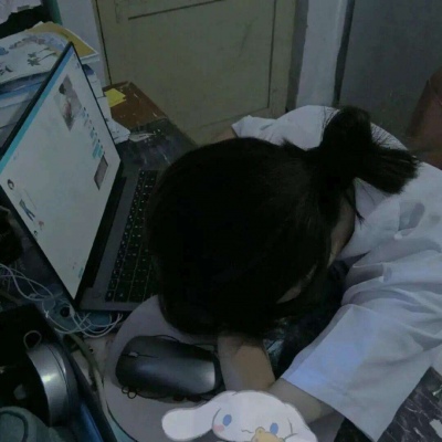2025年流行的的女生头像图片