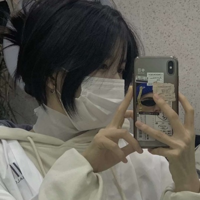 2025冷酷女生高清头像图片