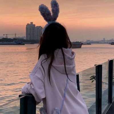 2025QQ头像唯美女生