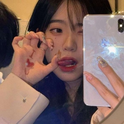 2025年最好看最新的女生头像图片
