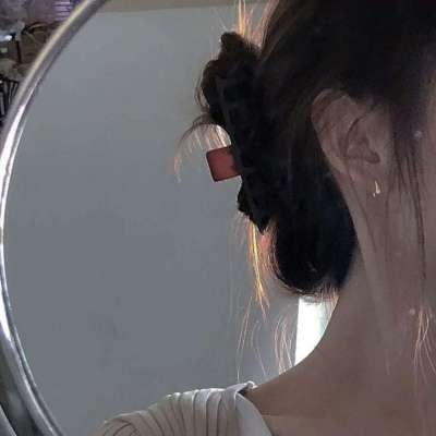 2025头像女图片最火真人