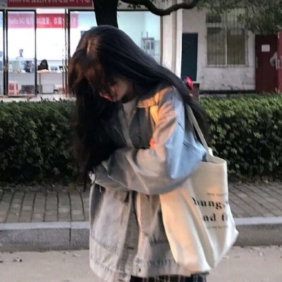 2025头像女图片最火真人
