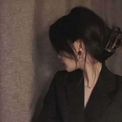 2025头像女图片最火真人