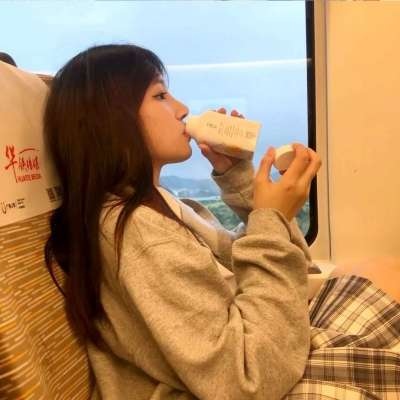 2025头像女图片最火真人