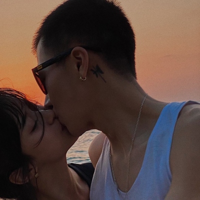 情侣头像真人亲吻