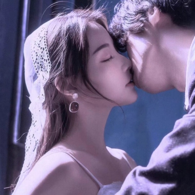 情侣头像真人亲吻