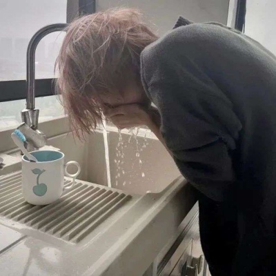 2025帅气男生潮流头像图片