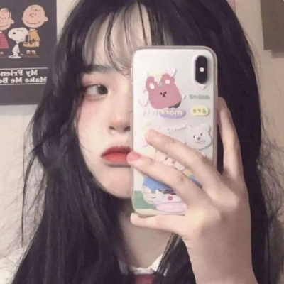 女头像拿着手机图片