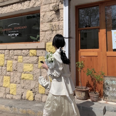 2025新款头像背影女生图片