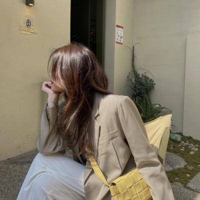 2025新款头像背影女生图片