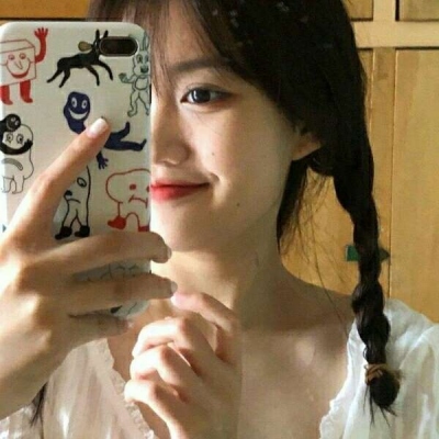 女头像拿着手机图片