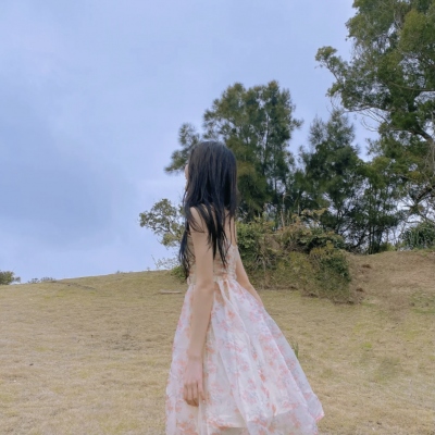 2025新款头像背影女生图片