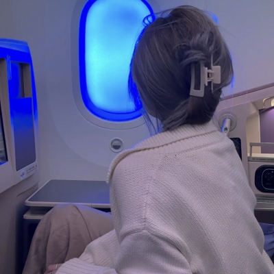2025新款头像背影女生图片
