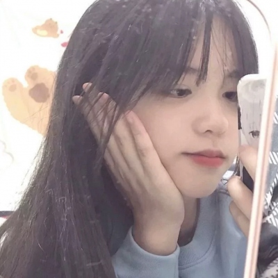 女头像拿着手机图片