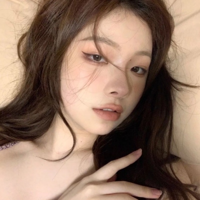 2025最火女生头像高冷图片
