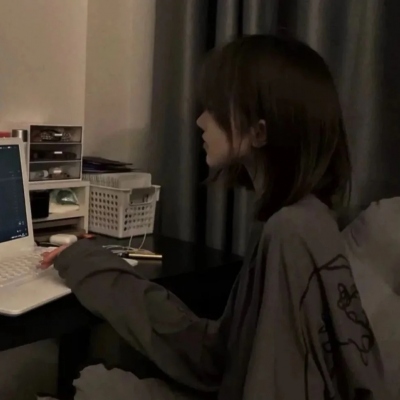 2025最火头像女真人图片