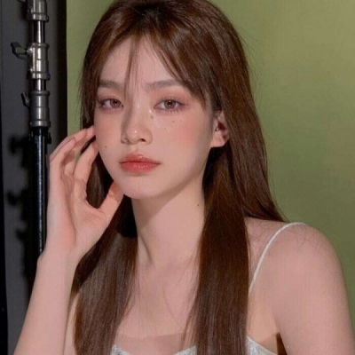 2025年最新唯美真人美女头像图片