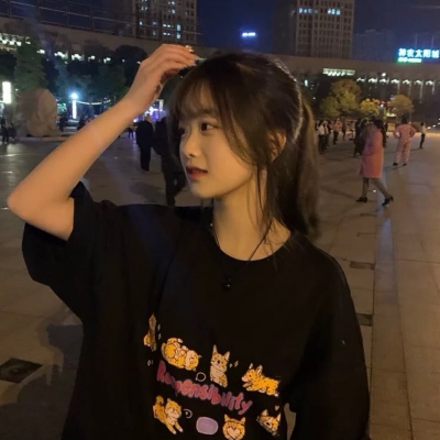 2025最流行真人女生头像图片