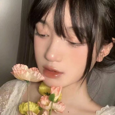 2025最火女生头像高冷图片