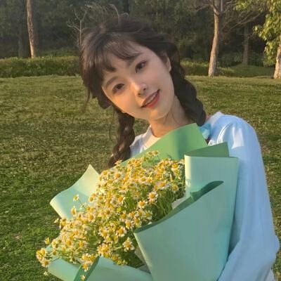 2025最流行真人女生头像图片