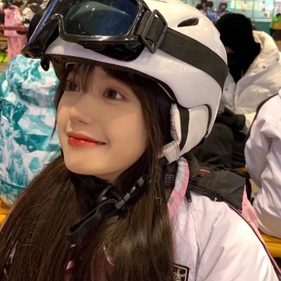 2025最潮手机壁纸女生头像图片